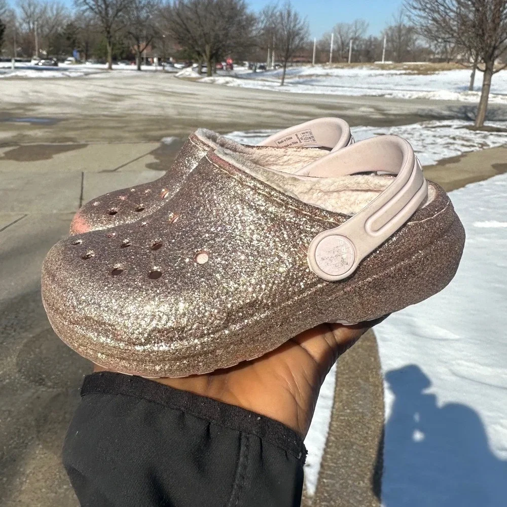 CROCS KIDS CLASSIC LINED GLITTER‎ CLOGS Toddler Size 9/10 Gold